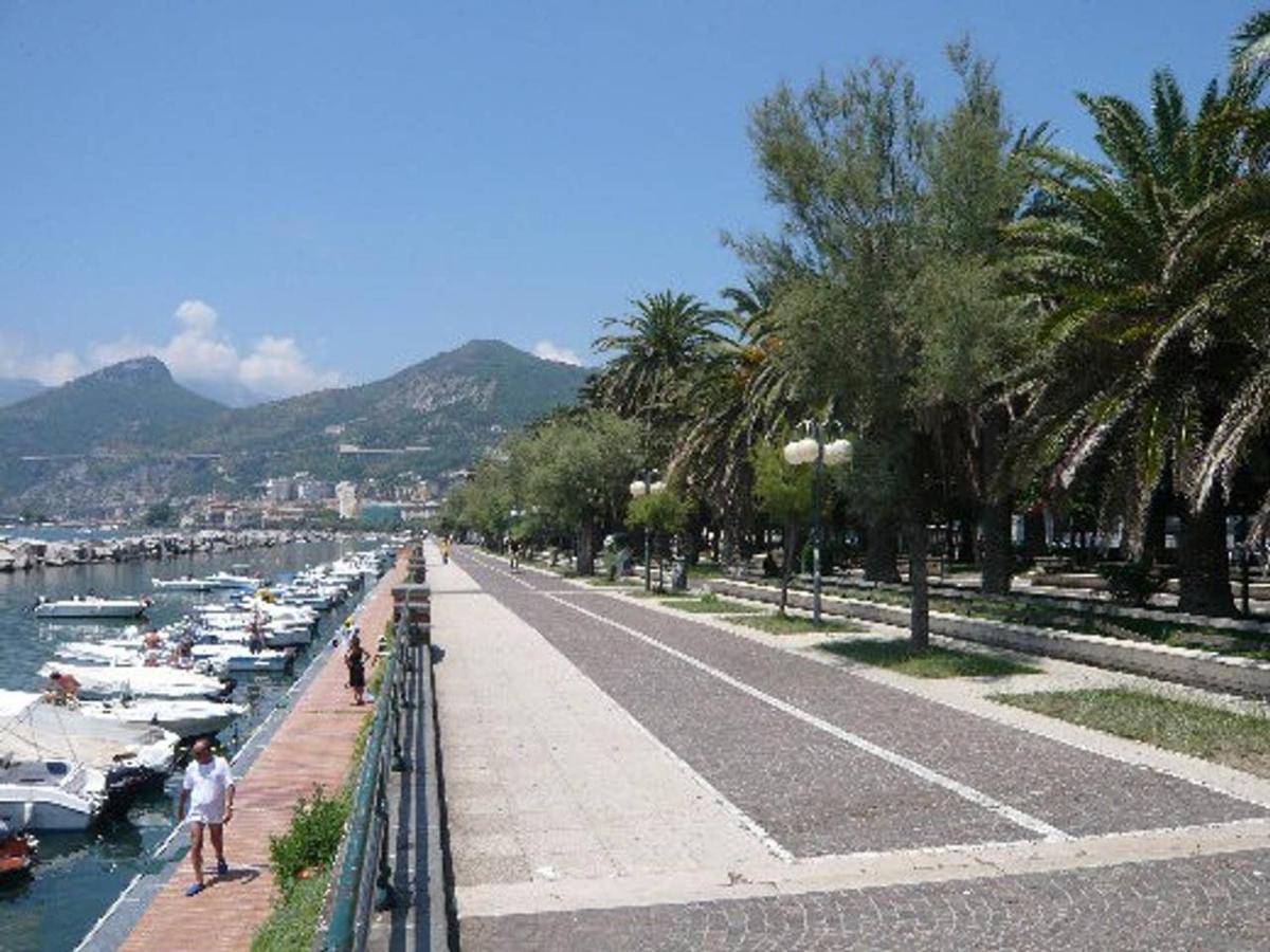 Il Sorriso Bed and Breakfast Salerno Exteriör bild